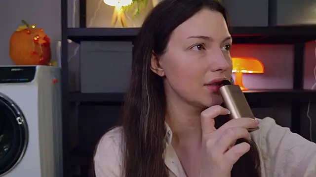 Snapshot of Miley_Smile chatting on November 2025 05:19:01 AM Miley Smile online show from November 2025 05:19:01 AM