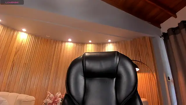 Snapshot of AlyssaDean chatting on October 2025 12:05:01 PM AlyssaDean online show from October 2025 12:05:01 PM