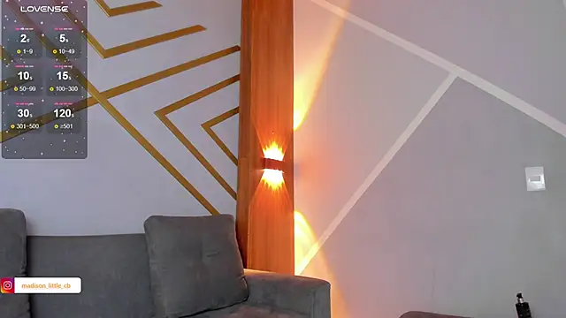 madison little  online show from December 2024 01:38:02 PM