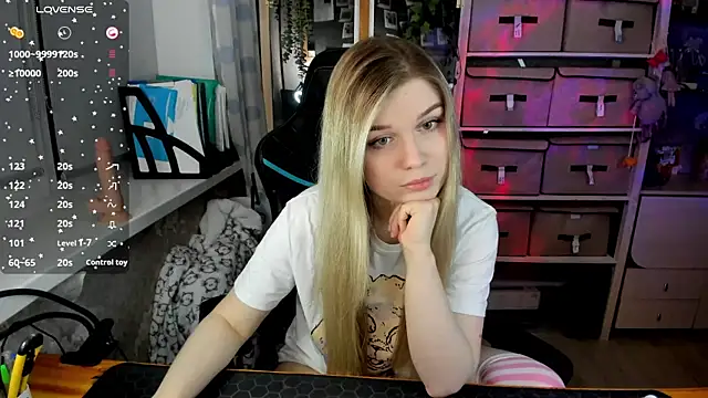 Snapshot of omg_lina chatting on December 2024 01:42:02 PM omg lina online show from December 2024 01:42:02 PM