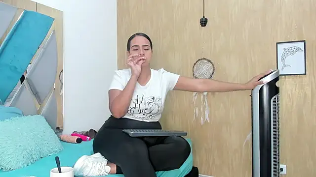 Snapshot of Luya_Jhon chatting on February 2025 11:32:01 AM Luya Jhon online show from February 2025 11:32:01 AM
