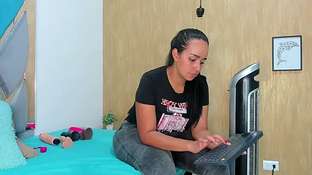 Snapshot of Luya_Jhon chatting on March 2025 06:01:02 PM Luya Jhon online show from March 2025 06:01:02 PM