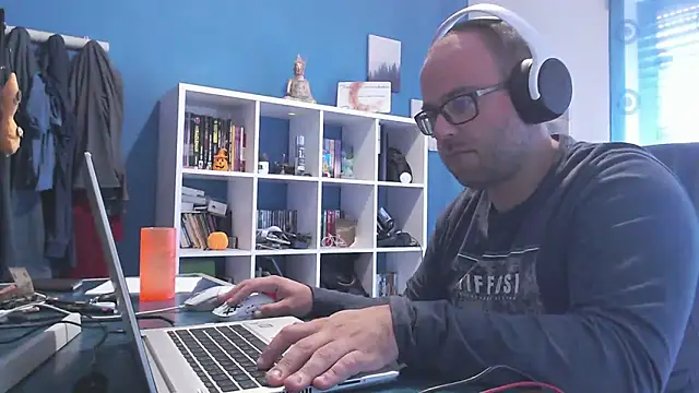 ravingr4d4 online show from November 2025 09:54:02 AM