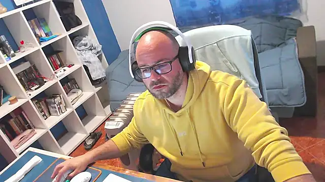 ravingr4d4 online show from April 2026 01:28:01 PM