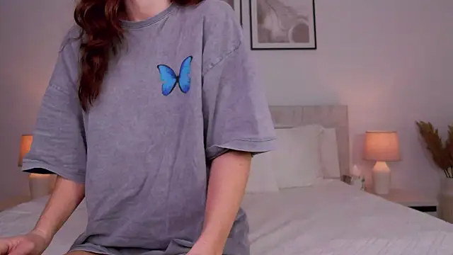 Snapshot of LilyRoselyn chatting on February 2025 04:01:02 AM LilyRoselyn online show from February 2025 04:01:02 AM