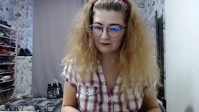 Snapshot of Helen1974 chatting on January 2025 01:05:01 PM Helen1974 online show from January 2025 01:05:01 PM