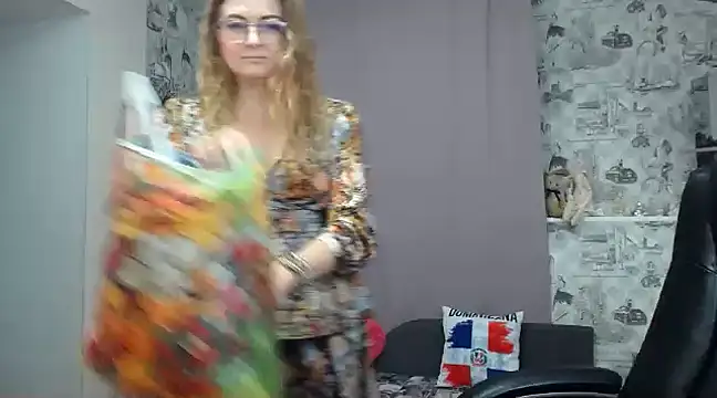 Snapshot of Helen1974 chatting on February 2025 03:52:02 PM Helen1974 online show from February 2025 03:52:02 PM