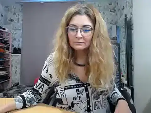 Snapshot of Helen1974 chatting on February 2025 02:01:01 PM Helen1974 online show from February 2025 02:01:01 PM