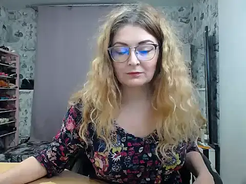 Snapshot of Helen1974 chatting on March 2025 04:52:02 PM Helen1974 online show from March 2025 04:52:02 PM