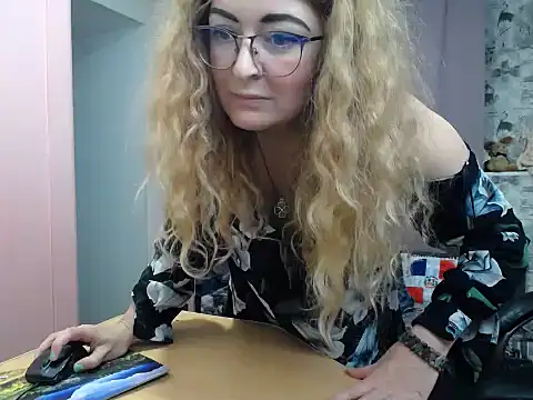 Snapshot of Helen1974 chatting on March 2025 05:18:02 PM Helen1974 online show from March 2025 05:18:02 PM