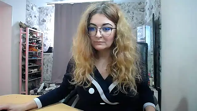 Snapshot of Helen1974 chatting on March 2025 05:00:02 AM Helen1974 online show from March 2025 05:00:02 AM