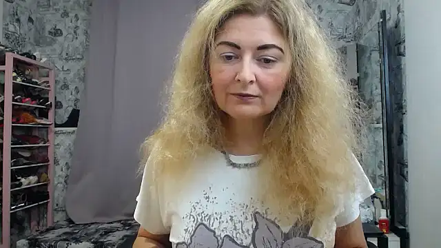 Snapshot of Helen1974 chatting on October 2025 01:28:01 AM Helen1974 online show from October 2025 01:28:01 AM