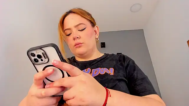 sophiarossee  online show from February 2025 01:27:01 PM