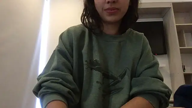 Sophi  a online show from April 2026 06:23:01 PM