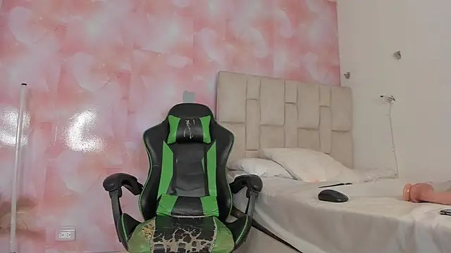 Snapshot of emily_lean_ chatting on October 2025 02:06:01 AM emily lean online show from October 2025 02:06:01 AM