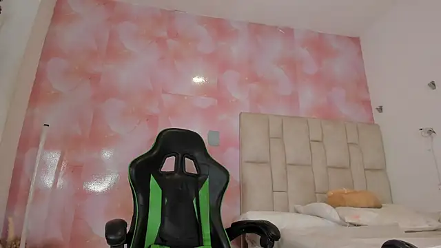 Snapshot of emily_lean_ chatting on October 2025 12:51:01 AM emily lean online show from October 2025 12:51:01 AM