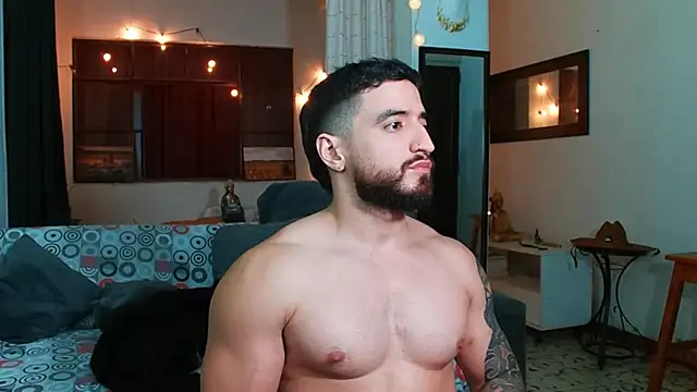 Snapshot of AndrewMartinez chatting on December 2024 03:37:01 AM AndrewMartinez online show from December 2024 03:37:01 AM