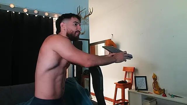 Snapshot of AndrewMartinez chatting on January 2025 03:00:01 PM AndrewMartinez online show from January 2025 03:00:01 PM