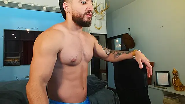 Snapshot of AndrewMartinez chatting on February 2025 10:00:02 PM AndrewMartinez online show from February 2025 10:00:02 PM