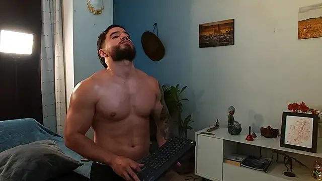 Snapshot of AndrewMartinez chatting on September 2025 10:20:01 PM AndrewMartinez online show from September 2025 10:20:01 PM