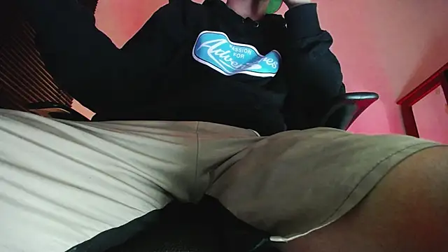 zacwatson  online show from February 2026 11:19:02 PM