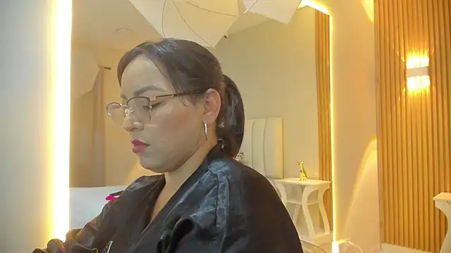 Romina017 online show from October 2025 12:08:01 AM