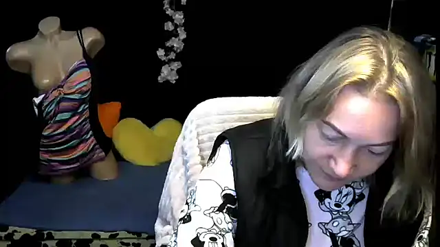 wLESLYMOSw online show from November 2025 07:20:01 AM