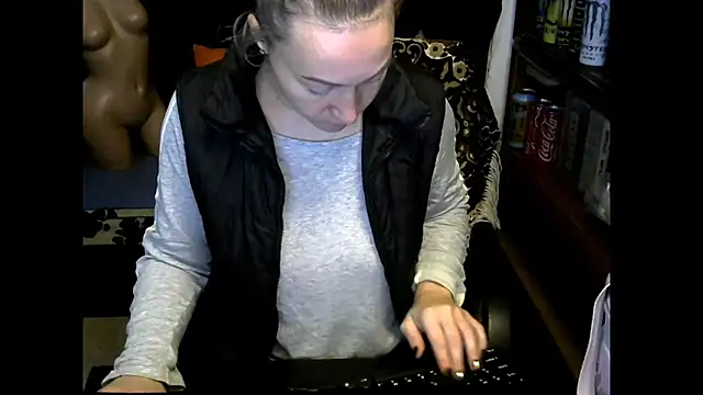 wLESLYMOSw online show from December 2025 09:03:02 AM