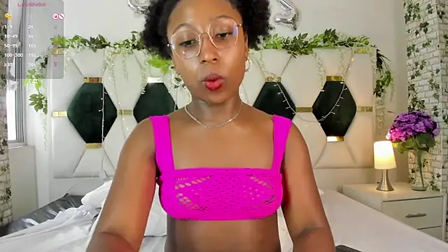 Snapshot of EmmaSanzz_ chatting on January 2025 11:26:02 AM EmmaSanzz online show from January 2025 11:26:02 AM