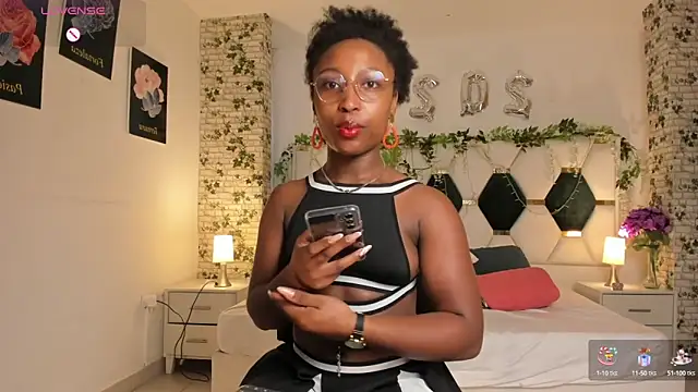 Snapshot of EmmaSanzz_ chatting on January 2025 11:25:01 AM EmmaSanzz online show from January 2025 11:25:01 AM