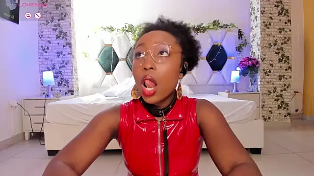 Snapshot of EmmaSanzz_ chatting on January 2025 02:23:02 PM EmmaSanzz online show from January 2025 02:23:02 PM