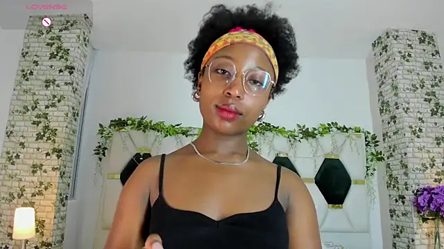 Snapshot of EmmaSanzz_ chatting on January 2025 11:37:01 AM EmmaSanzz online show from January 2025 11:37:01 AM