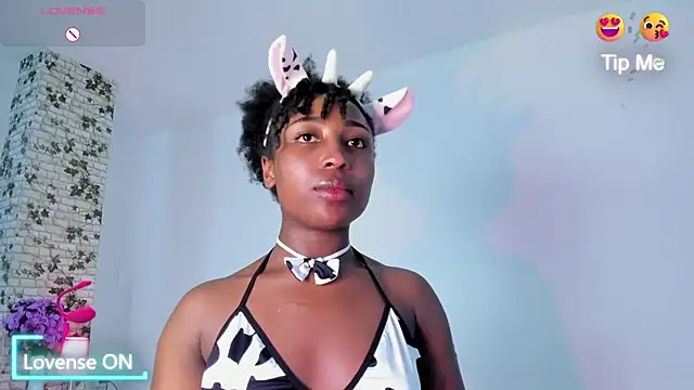 Snapshot of EmmaSanzz_ chatting on January 2025 05:39:01 PM EmmaSanzz online show from January 2025 05:39:01 PM
