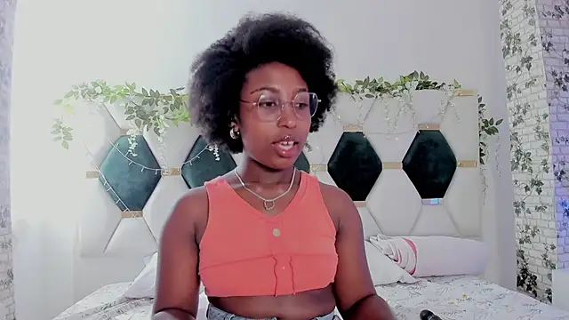 Snapshot of EmmaSanzz_ chatting on January 2025 02:37:01 PM EmmaSanzz online show from January 2025 02:37:01 PM