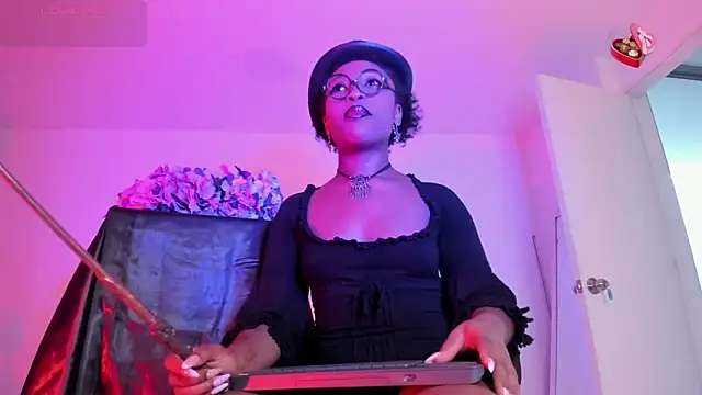 Snapshot of EmmaSanzz_ chatting on January 2025 11:28:02 AM EmmaSanzz online show from January 2025 11:28:02 AM