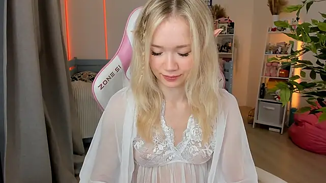 Lily Young online show from October 2025 04:35:02 AM