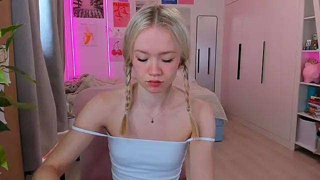 Snapshot of Lily_Young chatting on June 2026 03:23:02 AM Lily Young online show from June 2026 03:23:02 AM