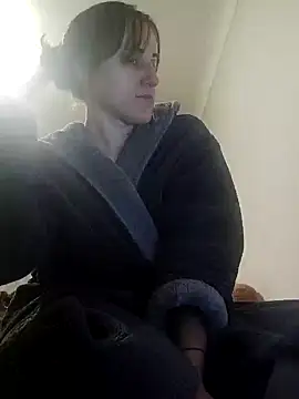 emeli moon online show from December 2024 09:58:02 PM