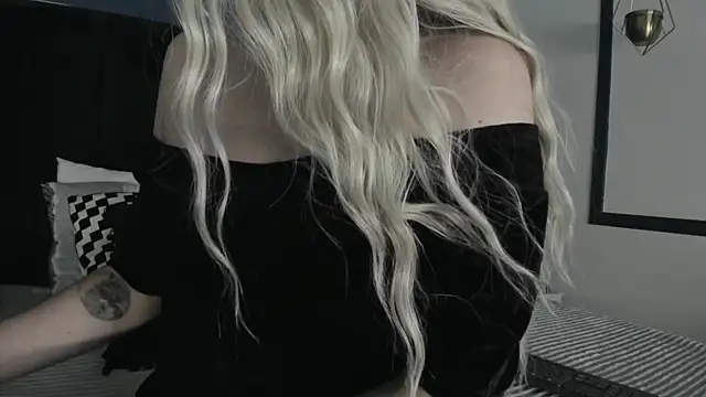 Adeelinee online show from February 2025 07:49:01 PM