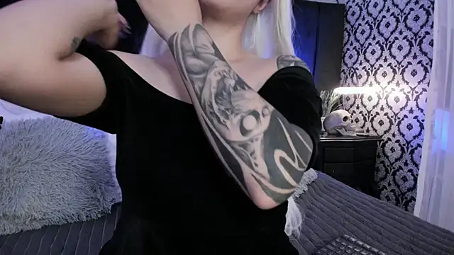 Adeelinee online show from November 2025 07:36:02 PM