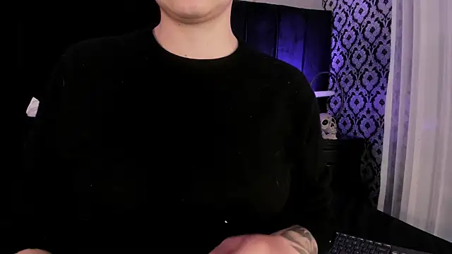 Adeelinee online show from December 2025 07:56:02 PM