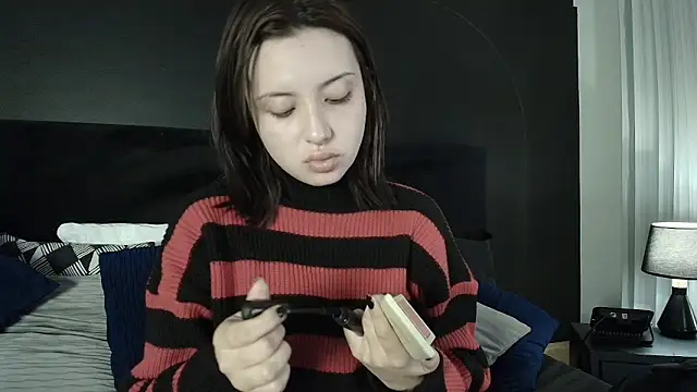 Adeelinee online show from April 2026 12:36:02 PM