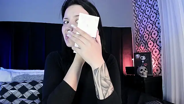 Adeelinee online show from April 2026 07:59:01 PM