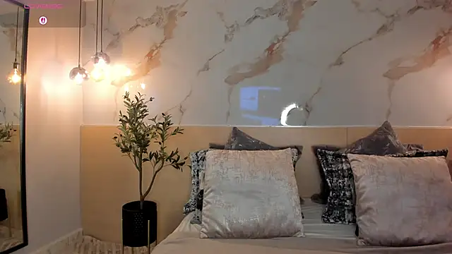 LeaThompson online show from September 2025 12:13:02 AM