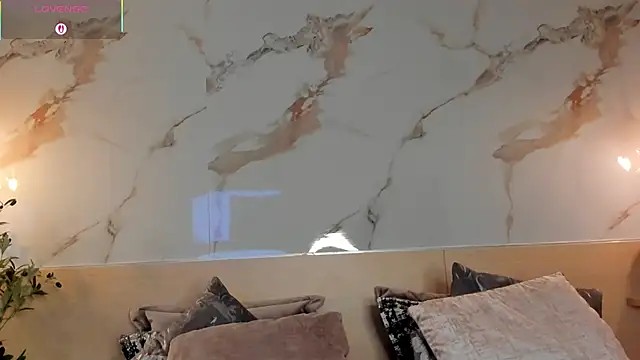 LeaThompson online show from December 2025 11:11:01 PM