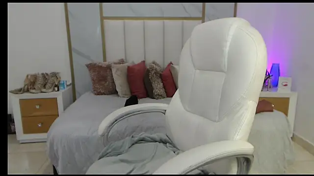 annita cooper  online show from October 2025 04:08:01 PM