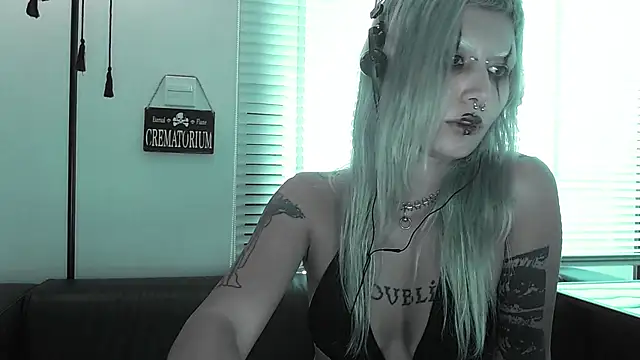 Snapshot of god_x_girl chatting on May 2026 12:40:02 AM god x girl online show from May 2026 12:40:02 AM
