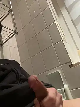 Snapshot of Furko_33 chatting on December 2024 04:52:01 PM Furko 33 online show from December 2024 04:52:01 PM