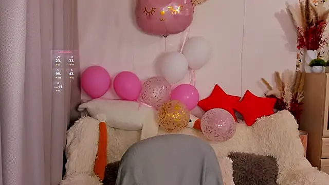 LisaMooore online show from April 2026 06:10:01 PM