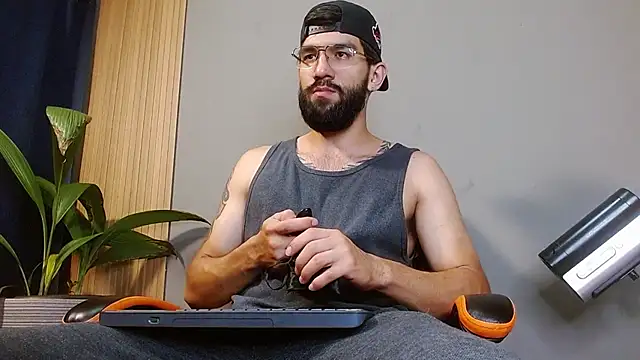 Snapshot of Mr_WhiteCock chatting on September 2025 11:20:01 PM Mr WhiteCock online show from September 2025 11:20:01 PM